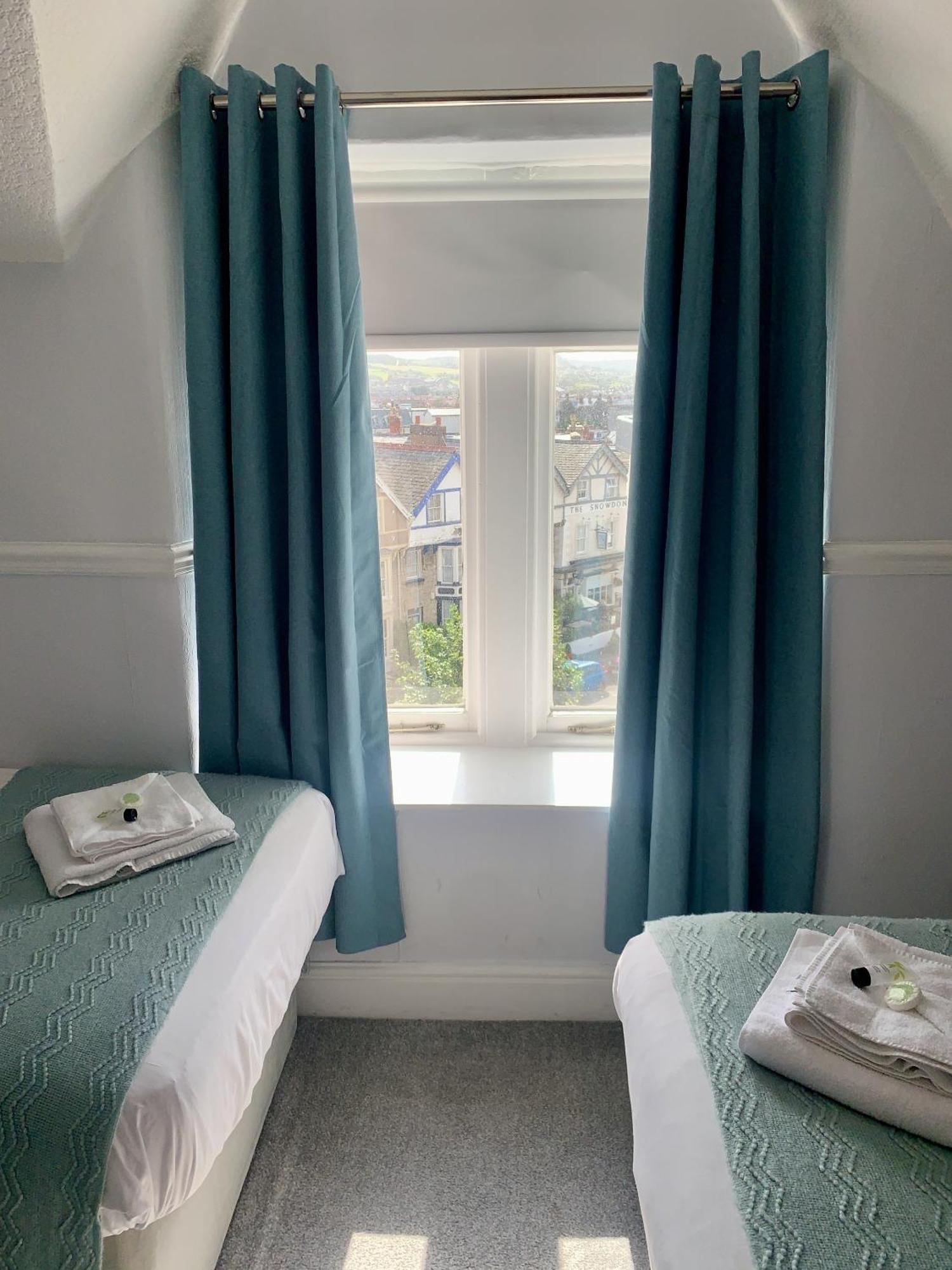 Seaclyffe Hotel Ltd Llandudno Rum bild